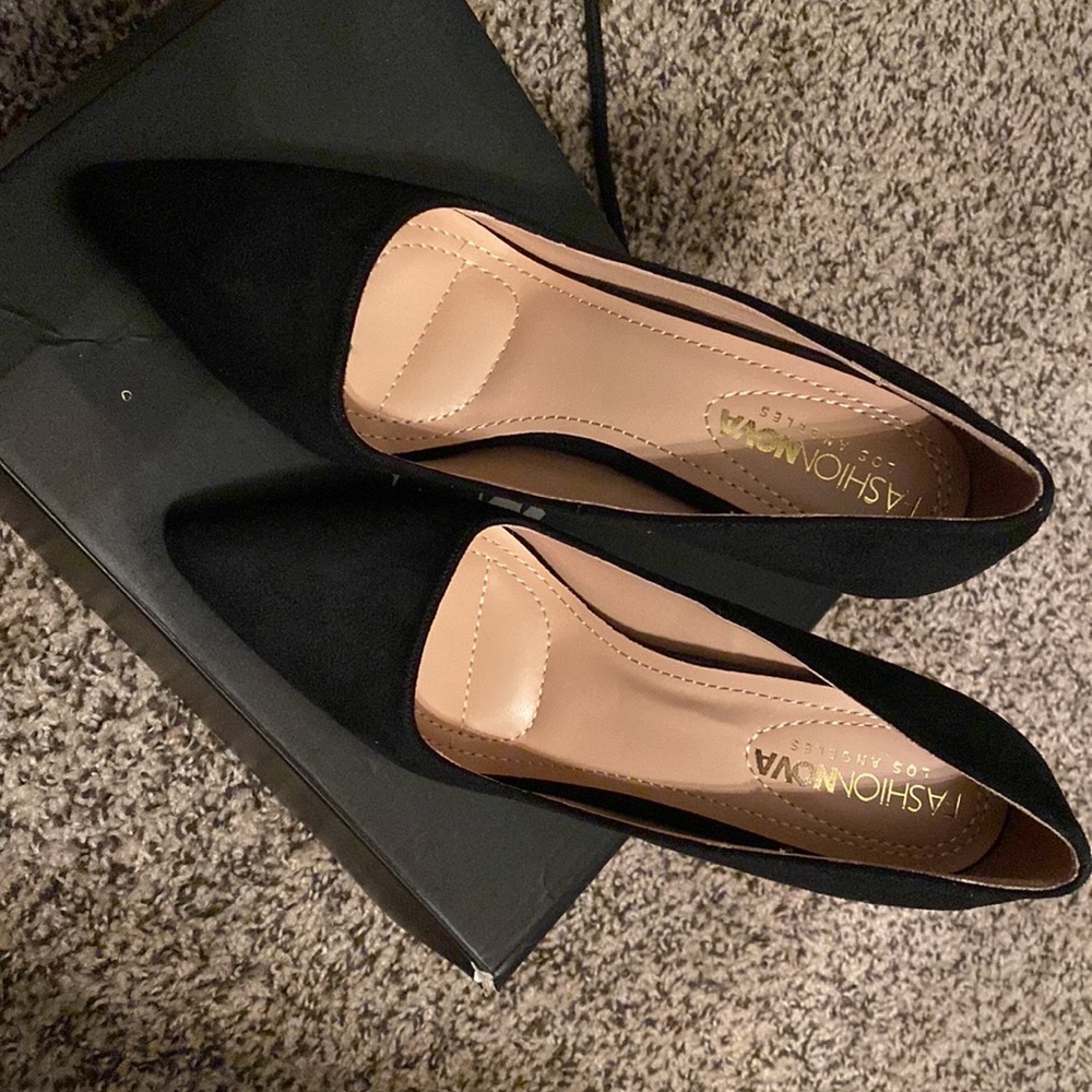 Black high heel pumps